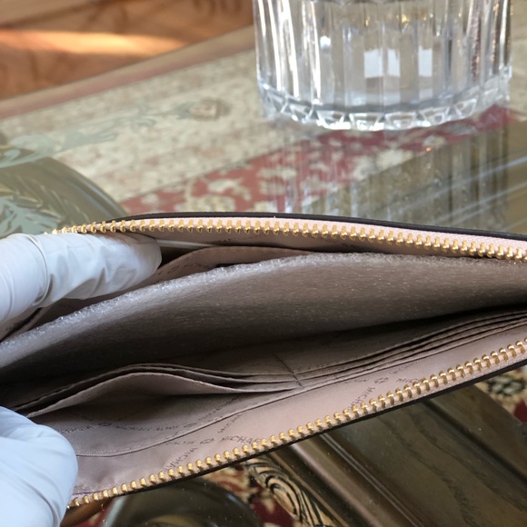 NWT Michael Kors limited edition Paris wristlet - Picture 4 of 8